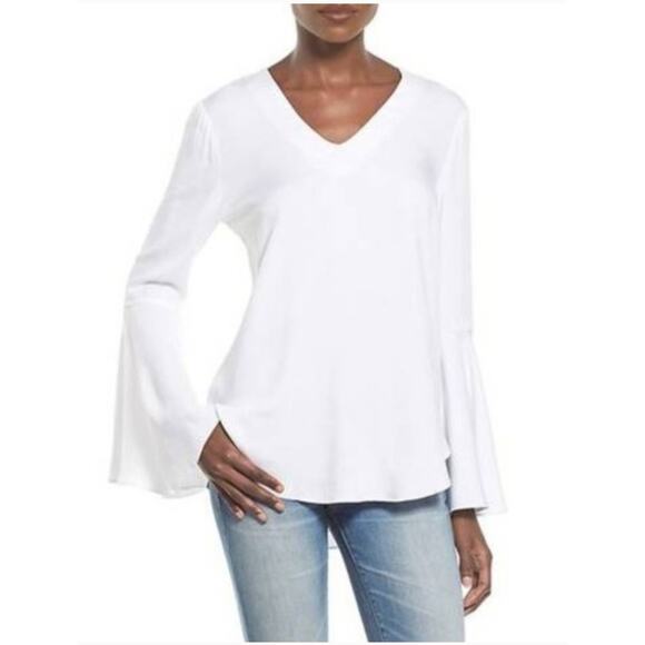 WAYF *NWT* Bell Sleeve V-Neck White Blouse Women's Size Medium NWT - Picture 1 of 11